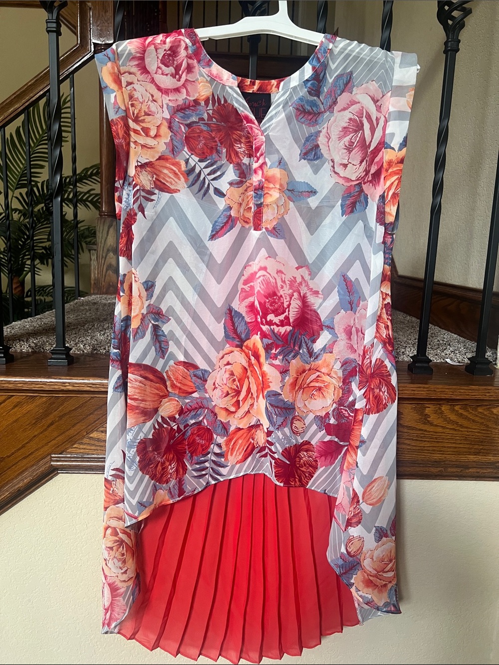 Floral Chevron High-Low Pleated Hem Women's Top - Red Floral